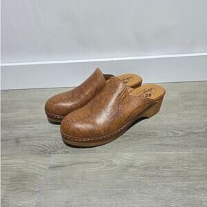 Patricia Nash Carmine Map Printed Brown Leather Wooden Clogs Size 9.5